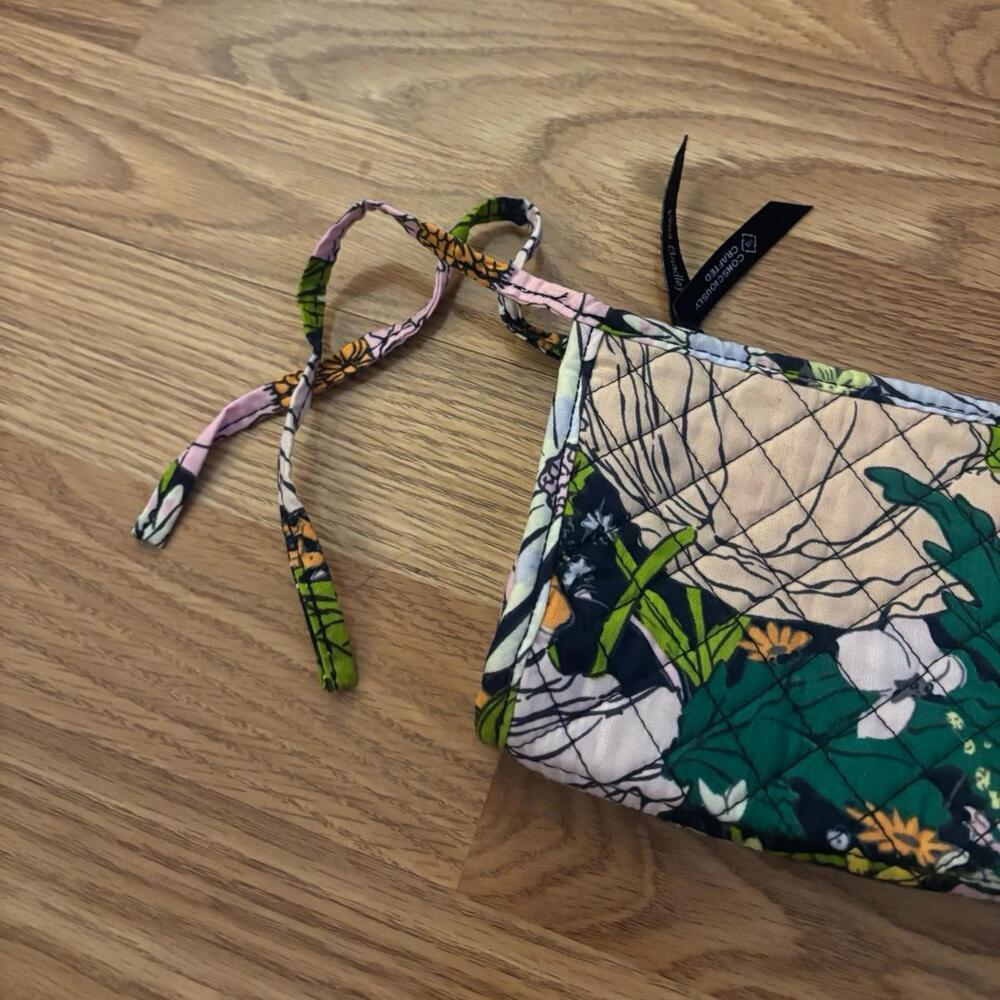 Vera Bradley Bloom Bloom Tie Cosmetic Makeup Bag/Wallet - Picture 6 of 6